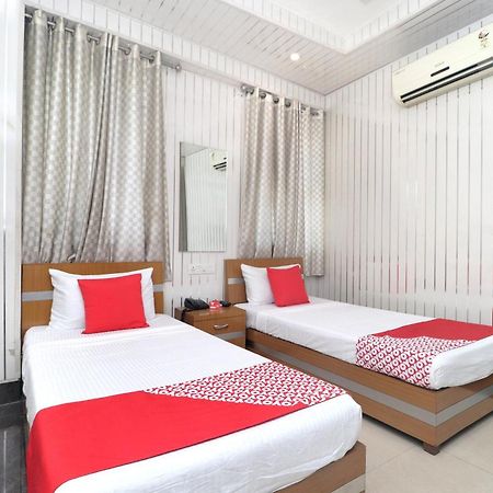 Hotel O Le Bon Ton Ludhiana Bagian luar foto