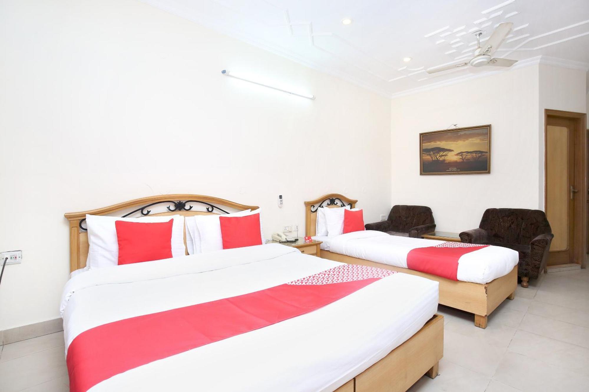 Hotel O Le Bon Ton Ludhiana Bagian luar foto