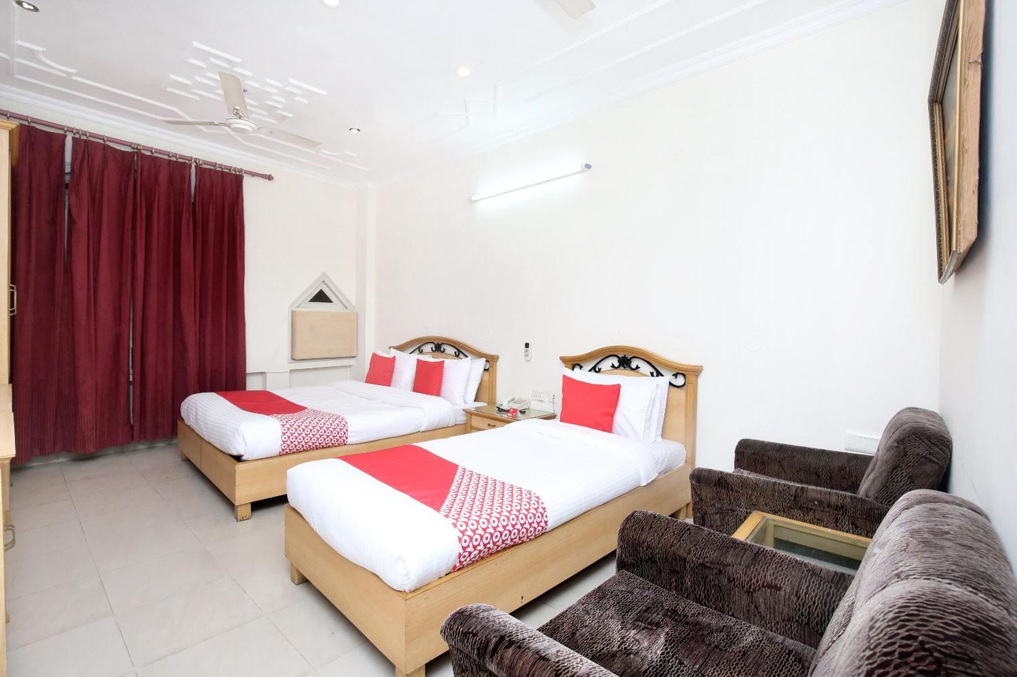 Hotel O Le Bon Ton Ludhiana Bagian luar foto