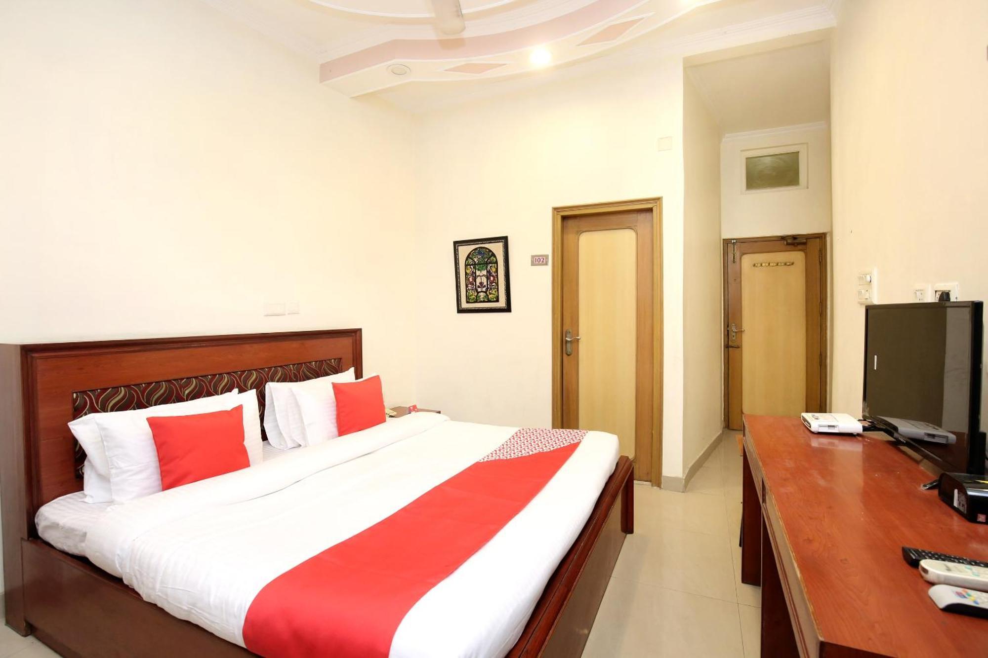 Hotel O Le Bon Ton Ludhiana Bagian luar foto