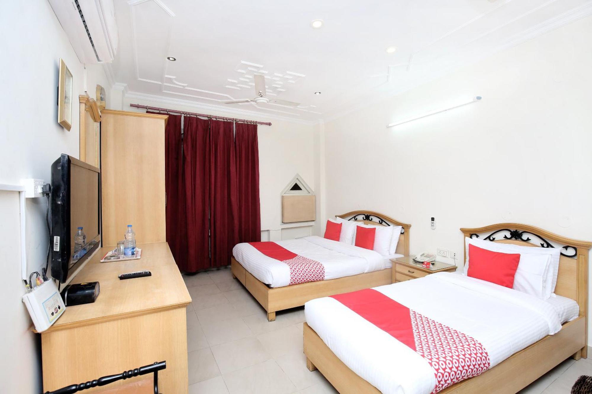 Hotel O Le Bon Ton Ludhiana Bagian luar foto