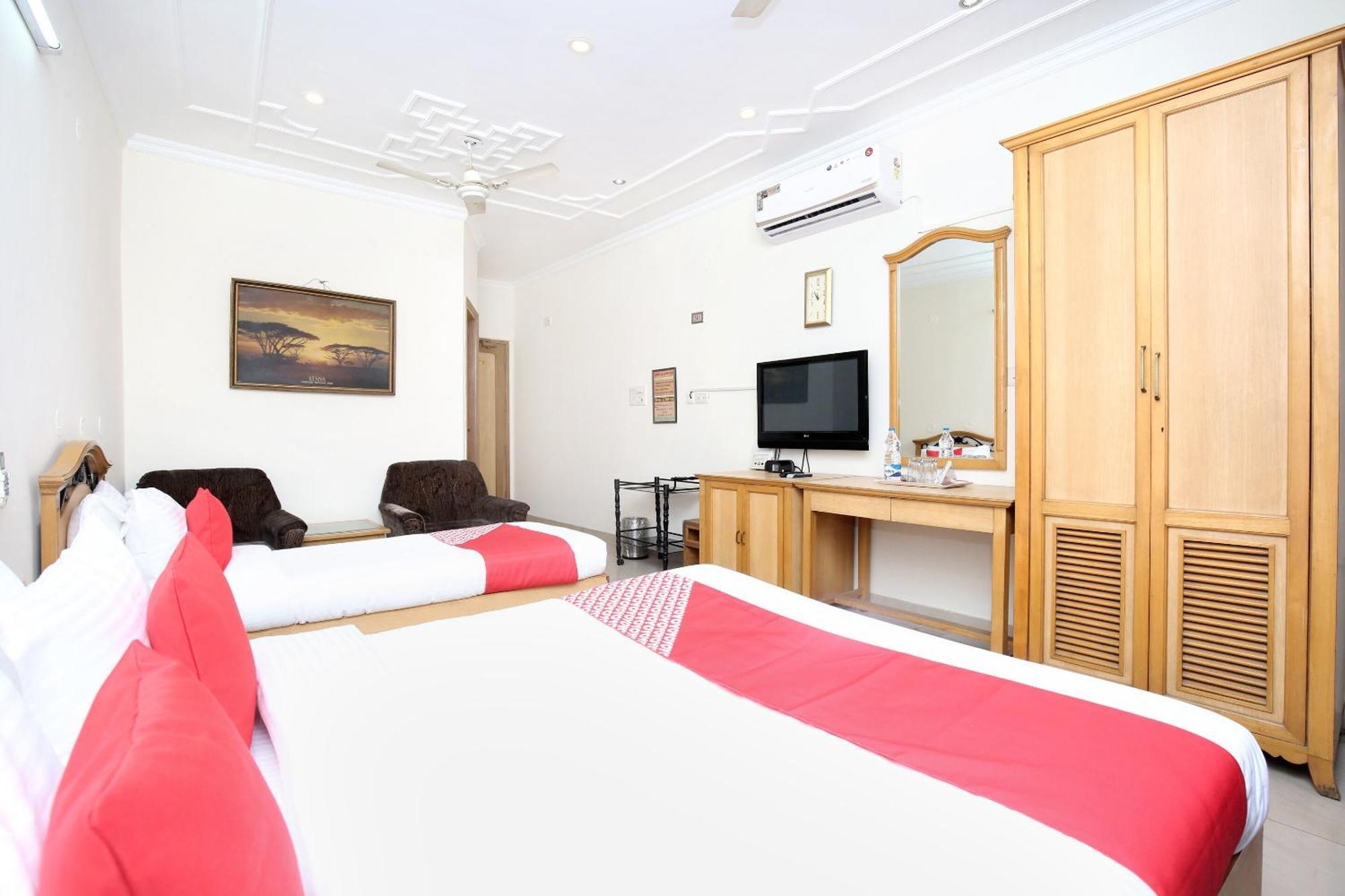 Hotel O Le Bon Ton Ludhiana Bagian luar foto